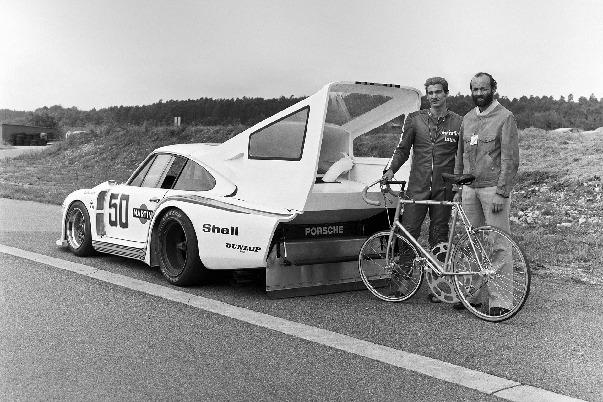 Cycling at 300 km/h? Thanks to the car you can. With a surprise to discover. image