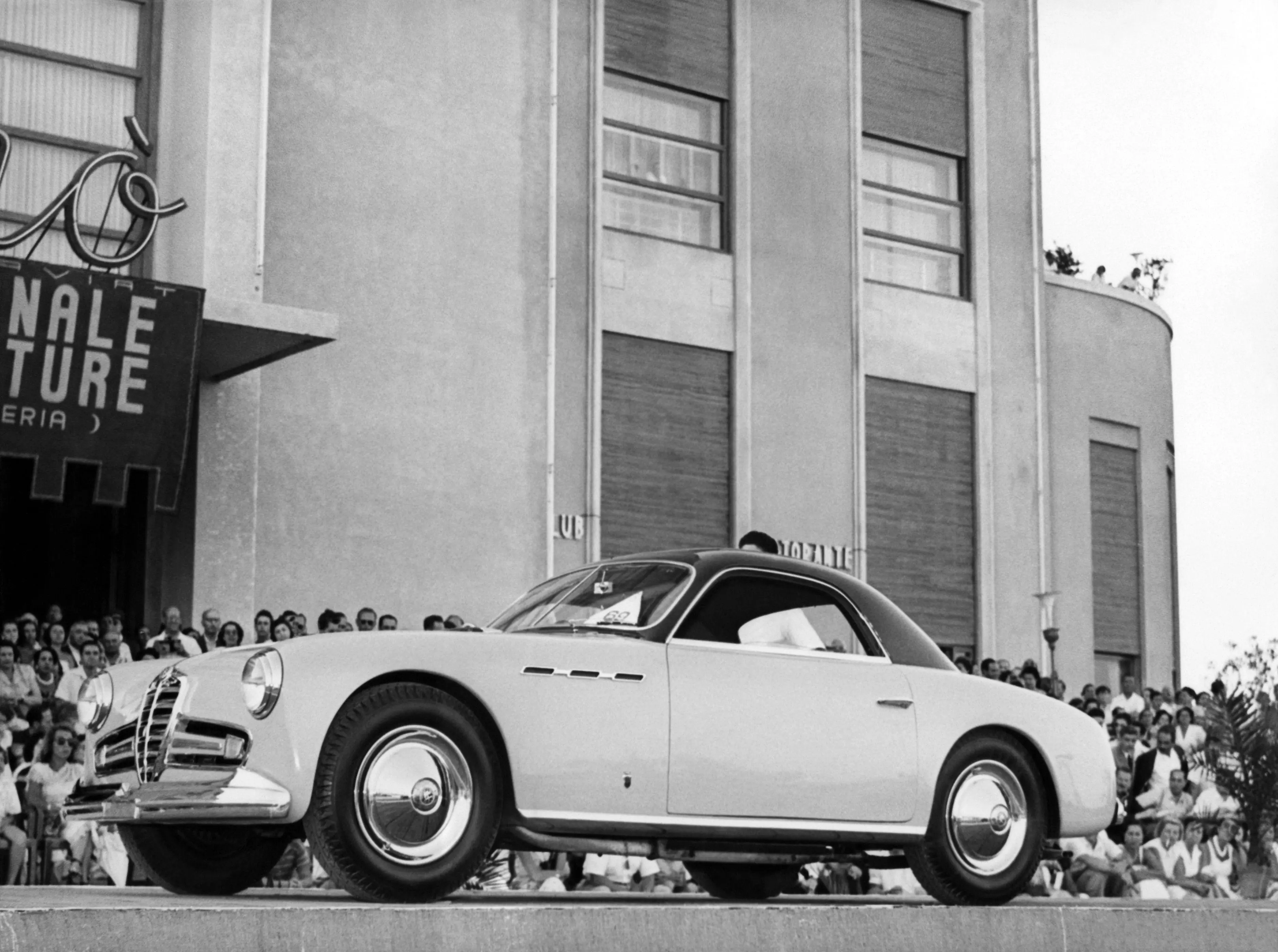 The myth of Italian coachbuilders: Ghia - 1