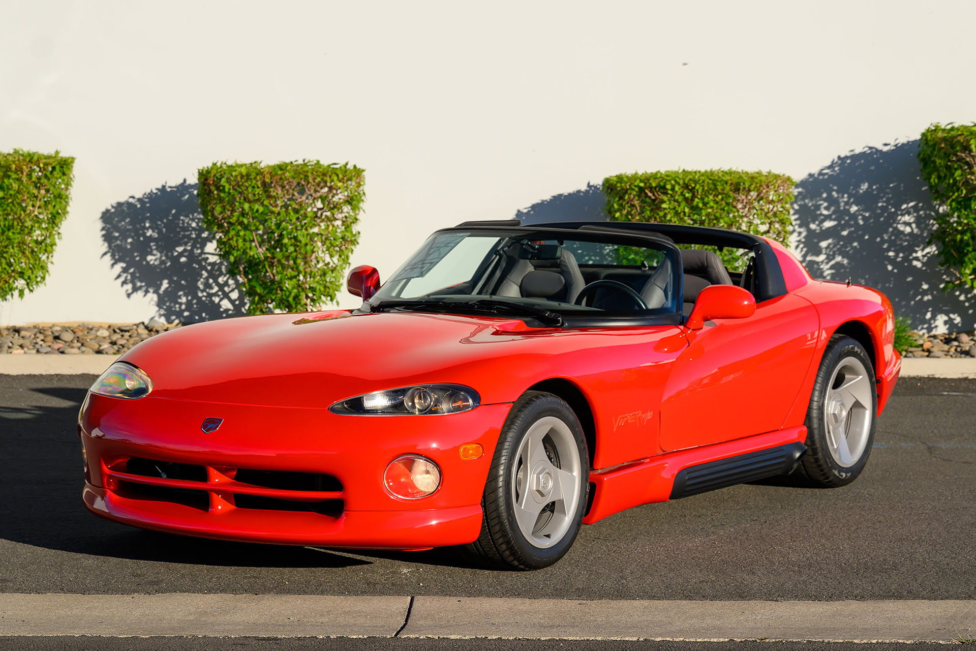 Mecum and RM Sotheby's: A long-distance Challenge with Different Techniques