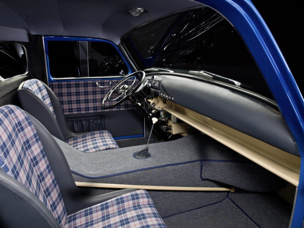 6-Mercedes-Benz-Blue-Wonder-interior-1024x768