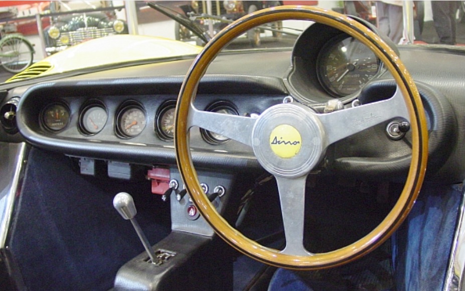 6-classic-car-dashboard