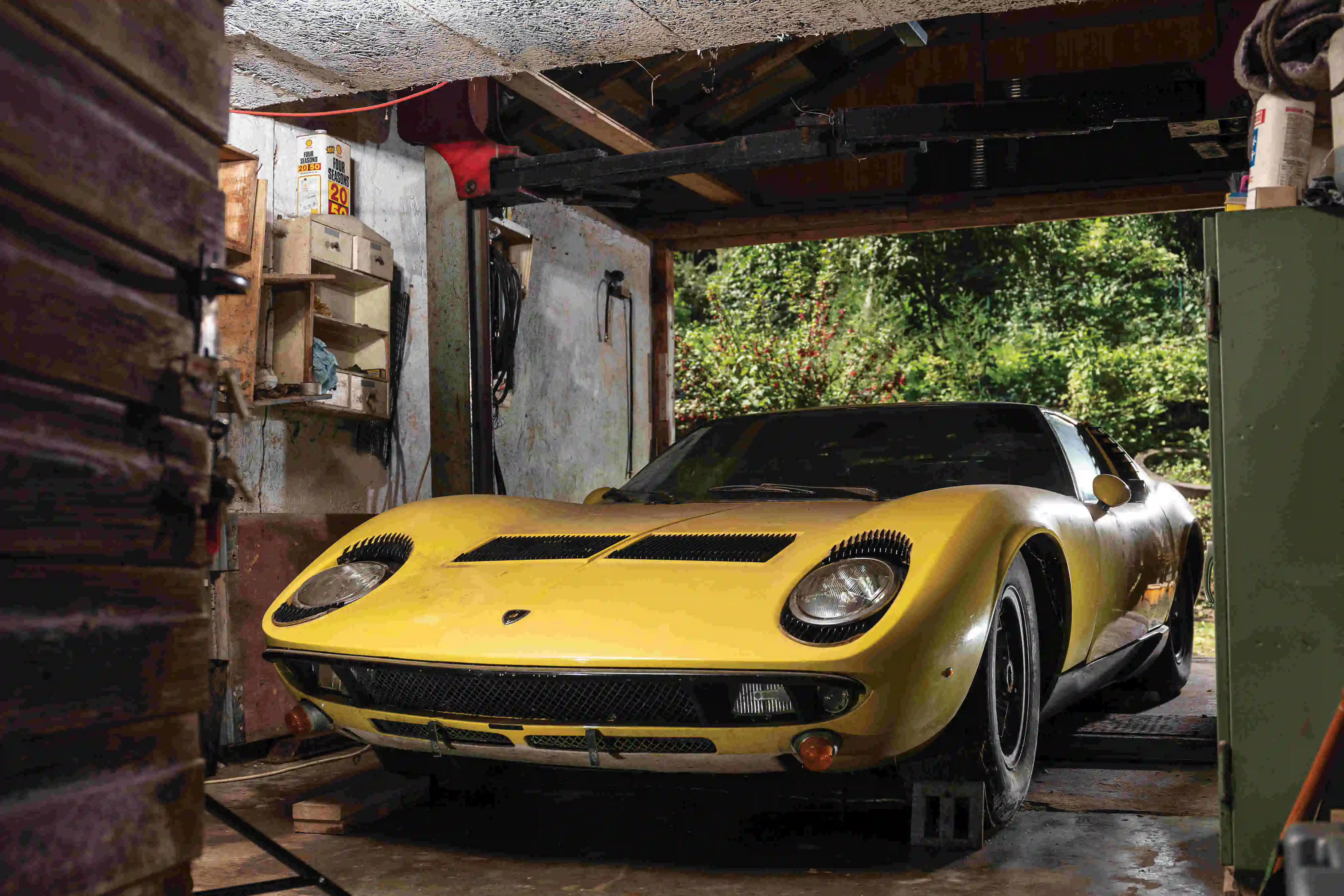 The mystery of barn finds: a Miura bullfight image