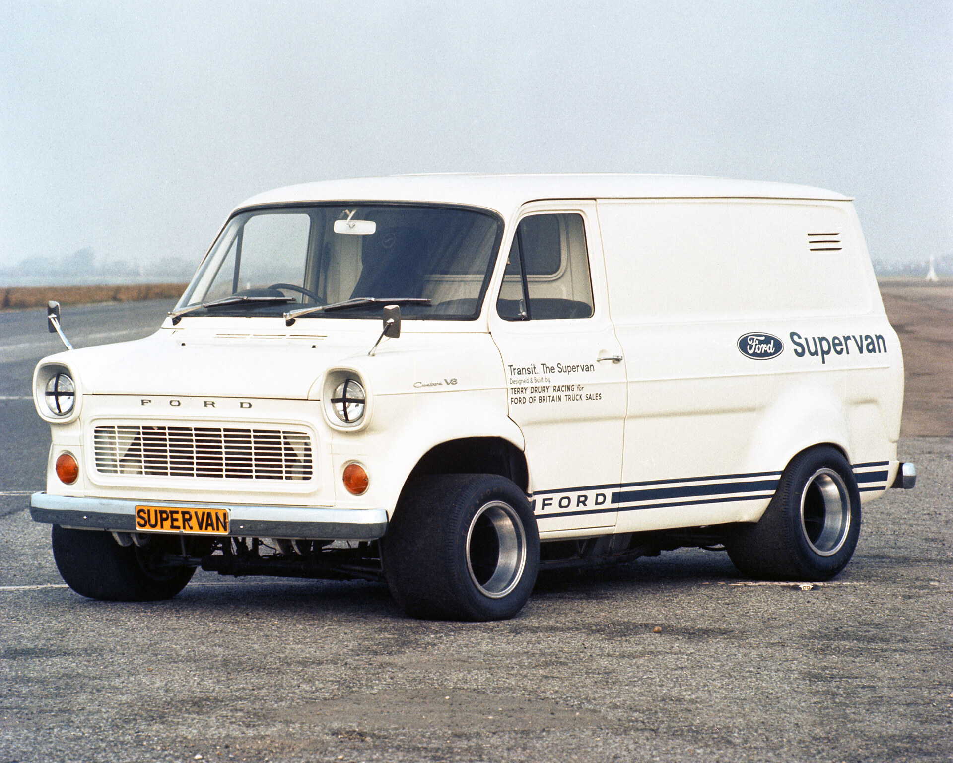 Broken Dreams: Ford Supervans. Superfast Deliveries - 1