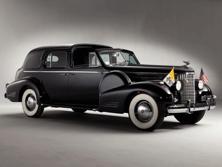 TOWN CAR SERIE 38-9053 V16 image 1