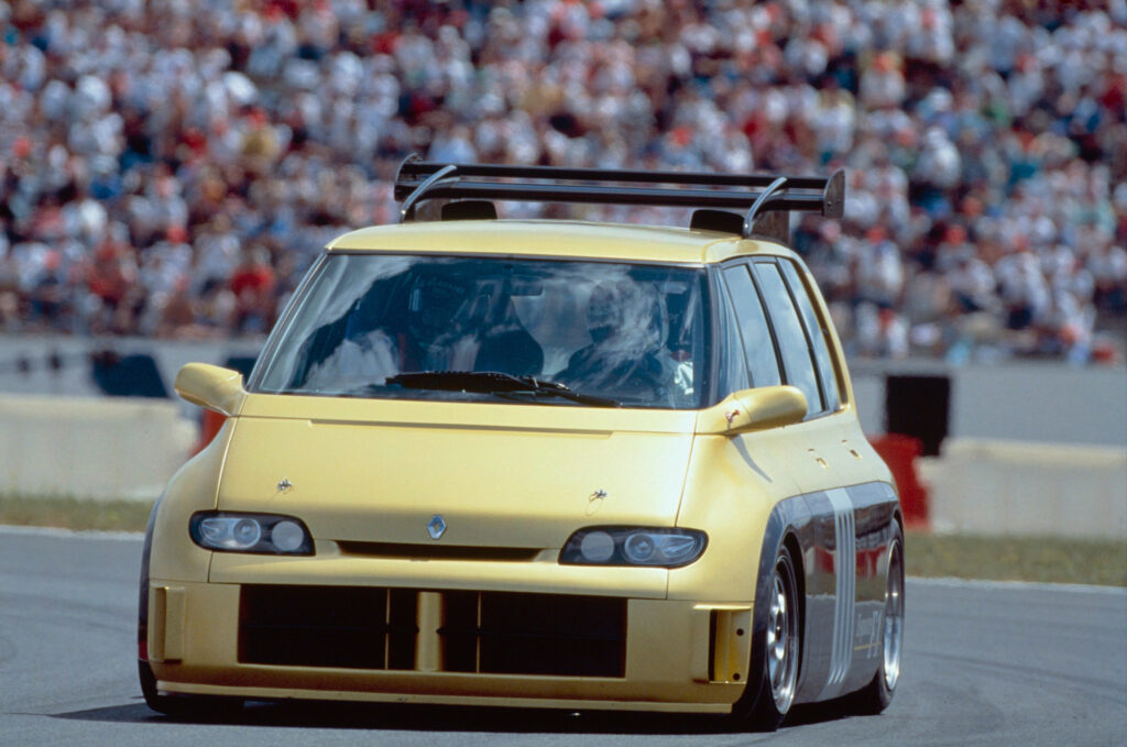 1-V10-Renault-World-Champion-car-1024x679