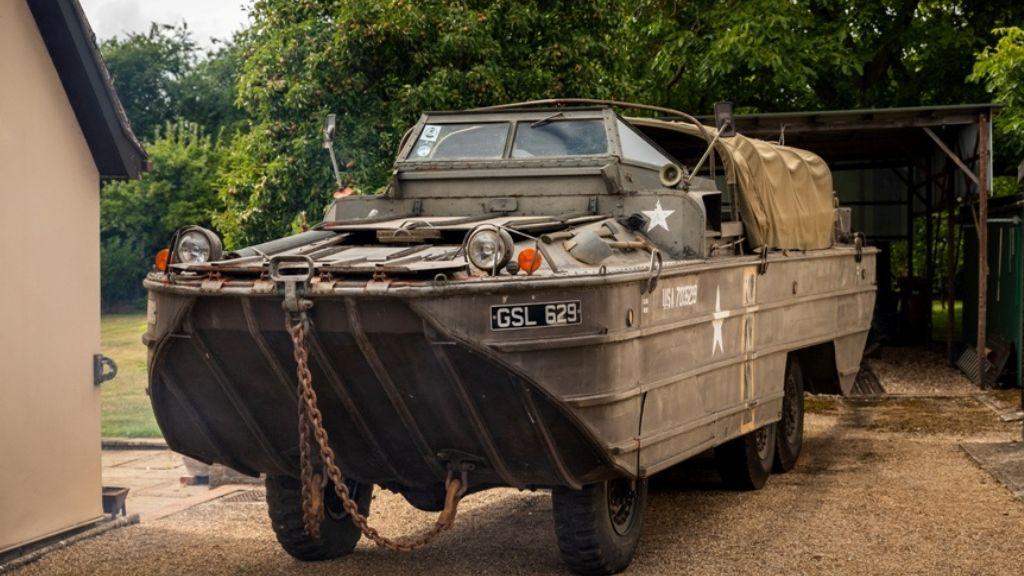 AMPHIBIOUS VEHICLE DUKW image 2