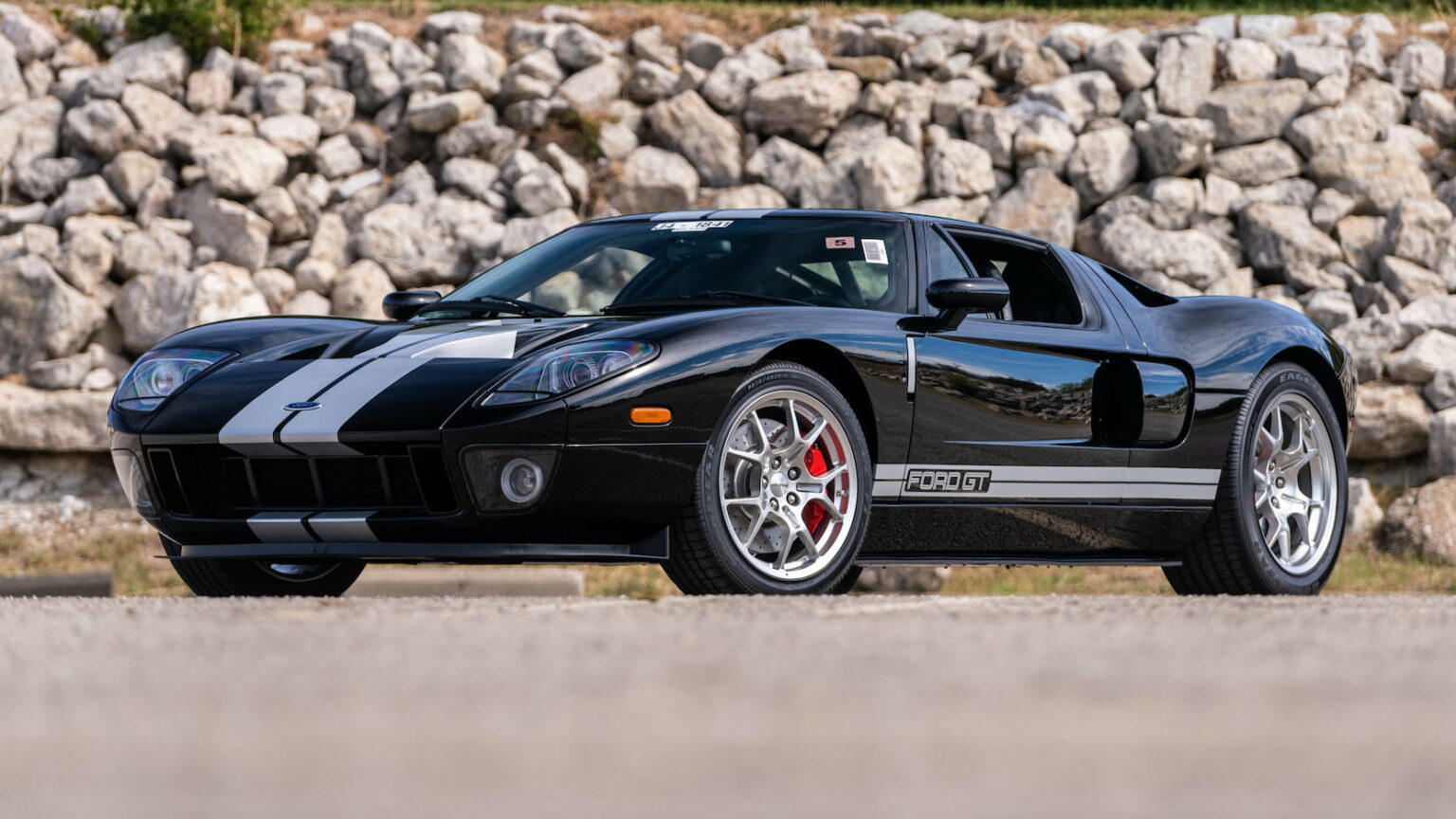 9-2005-Ford-GT-1536x864