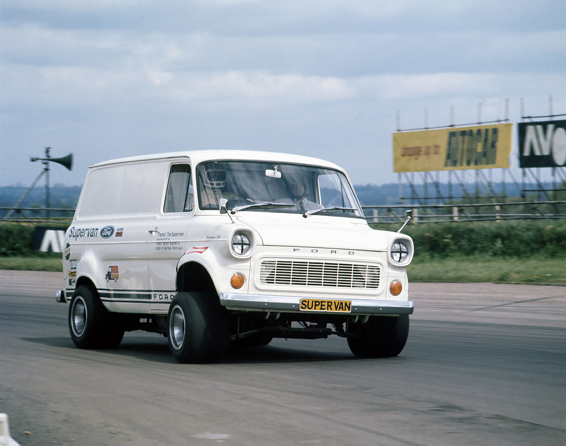 Broken Dreams: Ford Supervans. Superfast Deliveries