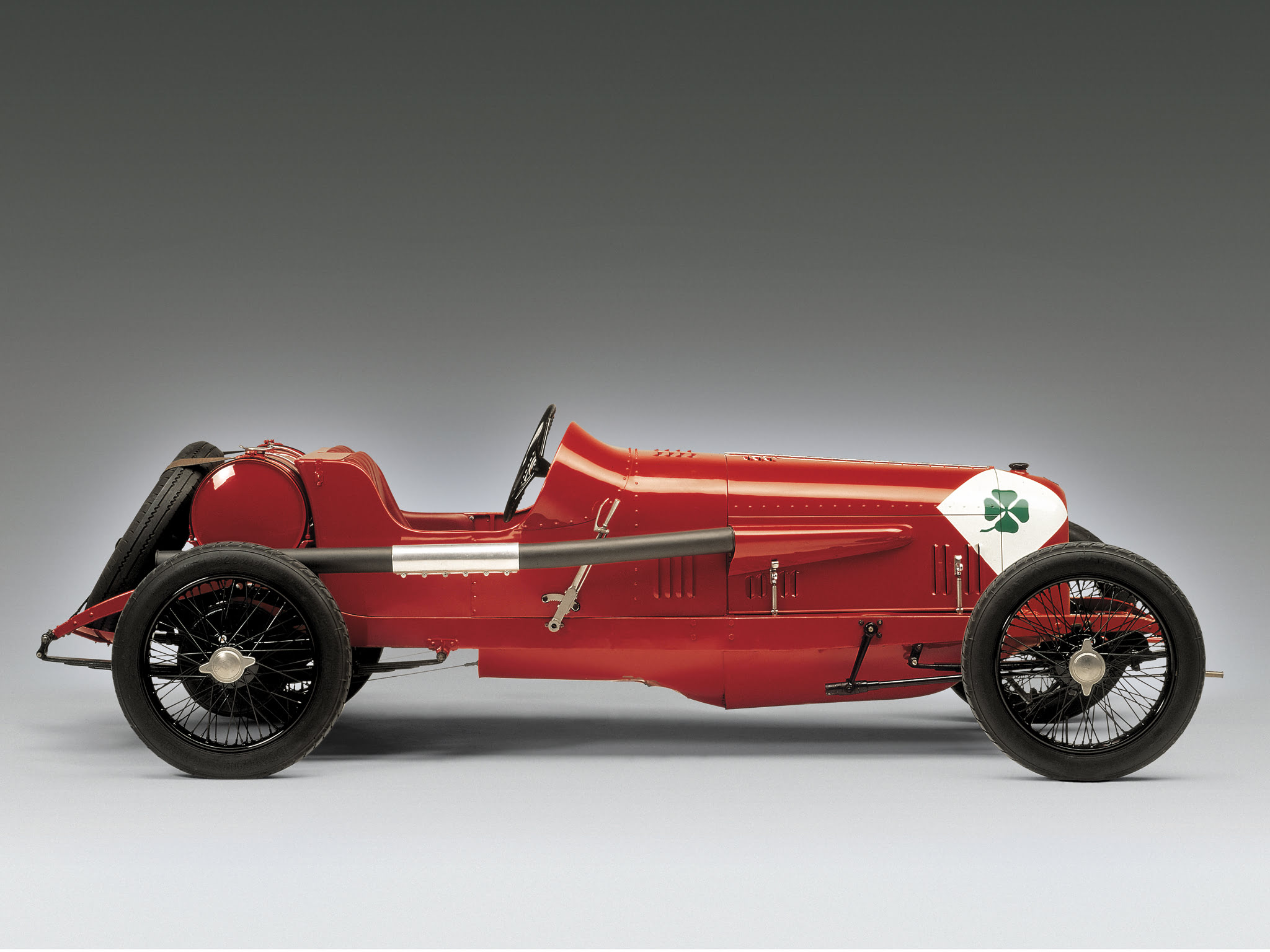 Alfa Romeo: racing, identity, and symbols. One hundred years of consistency
