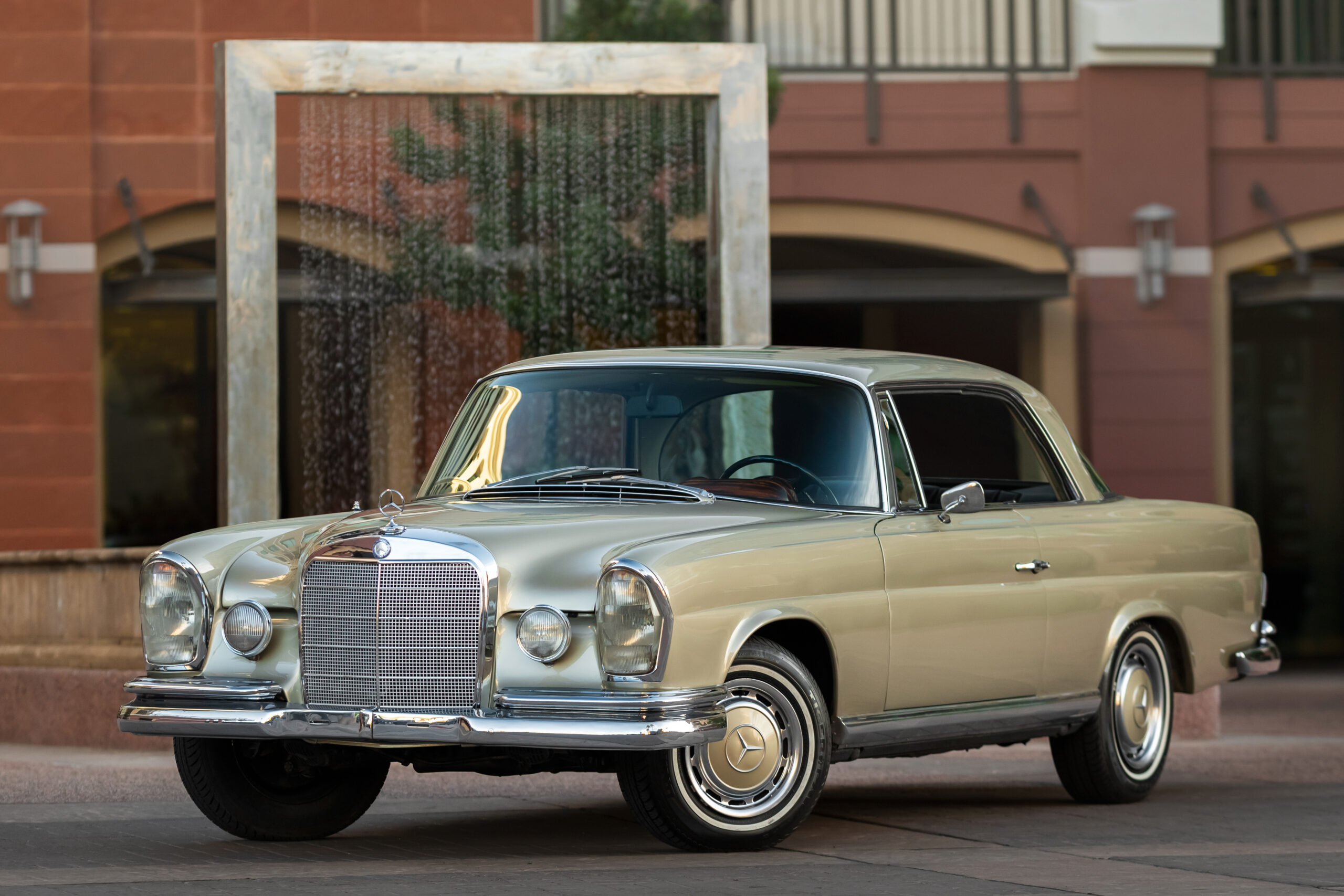 2-1967-Mercedes-Benz-250-SE-Coupe-scaled