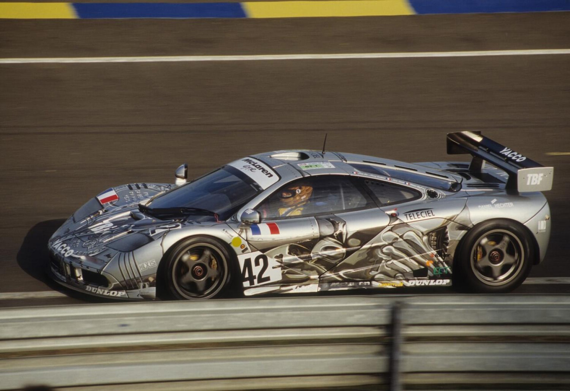 Cars and Art: César and the McLaren That Embodies His Compressions, a Protagonist at Le Mans