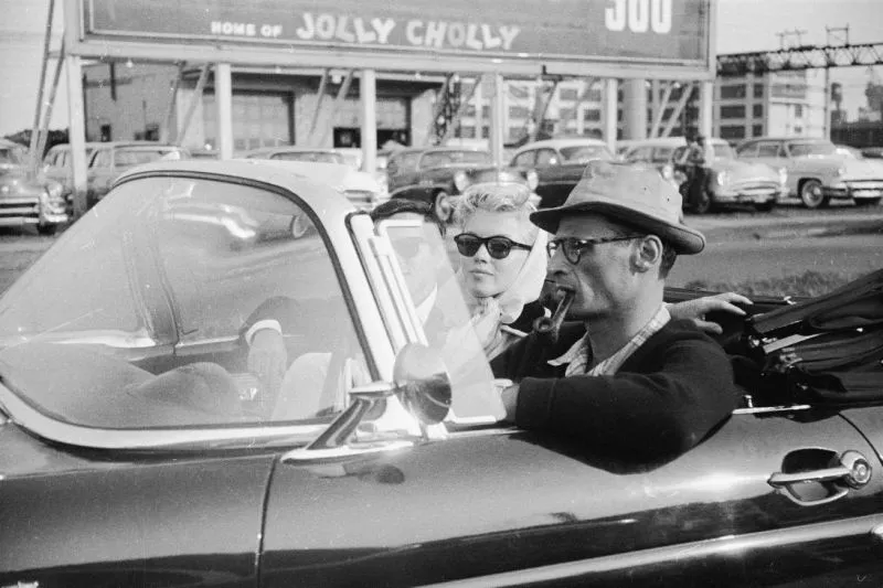 Marilyn Monroe. Blondes prefer Thunderbirds - 1