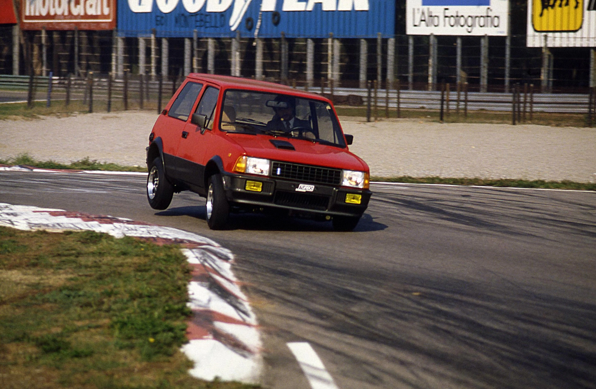 Noble Sisters: Innocenti Mini De Tomaso image