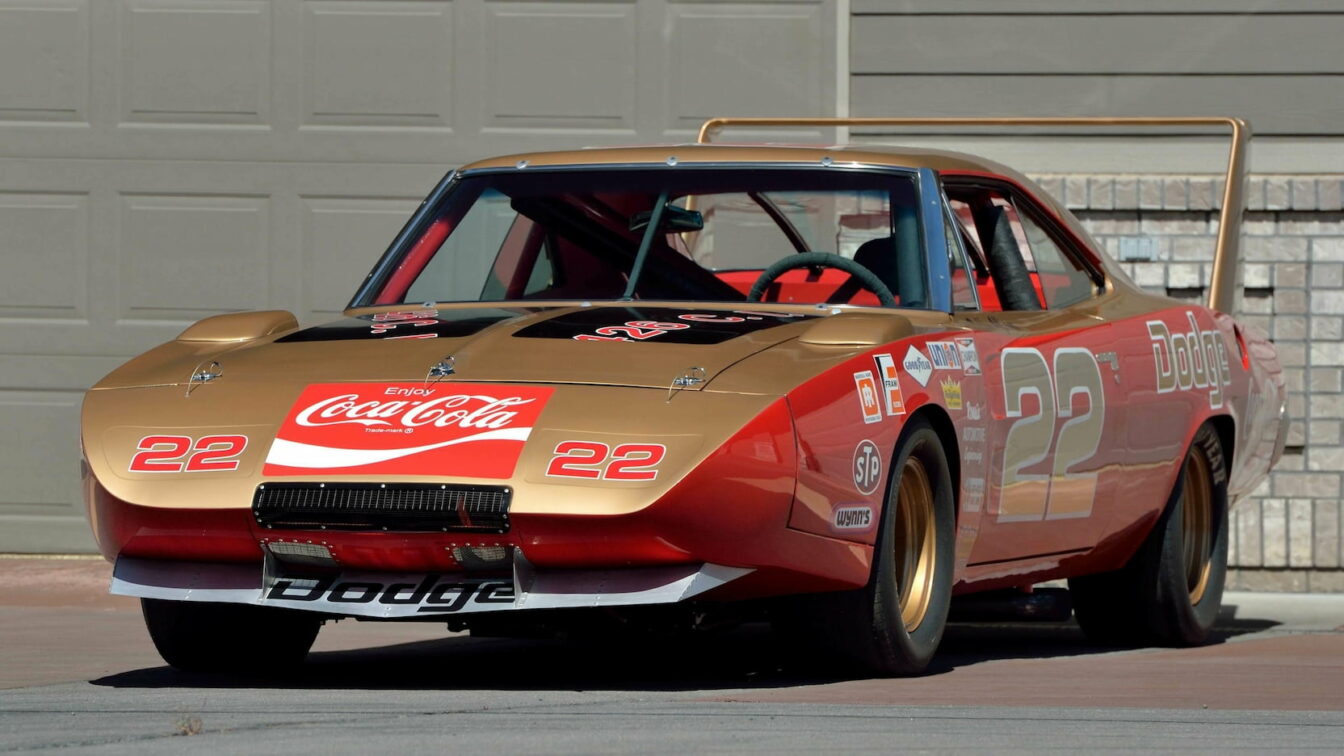 6-1969-Dodge-HEMI-Daytona-Nascar-1344x756