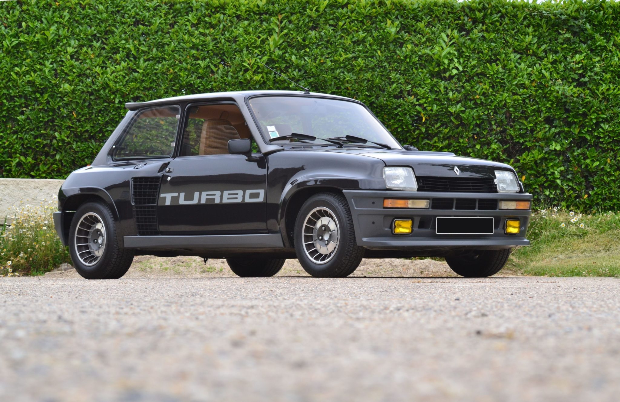 1981-Renault-5-Turbo-2048x1330