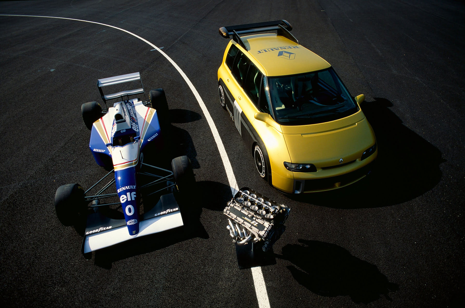 Renault Espace F1. An undercover Formula 1 - 1