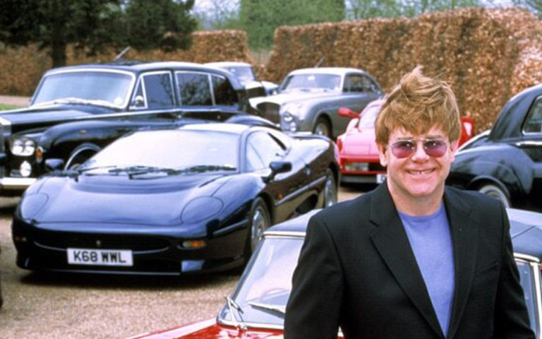 Elton John. Magnificent notes, exceptionally British image