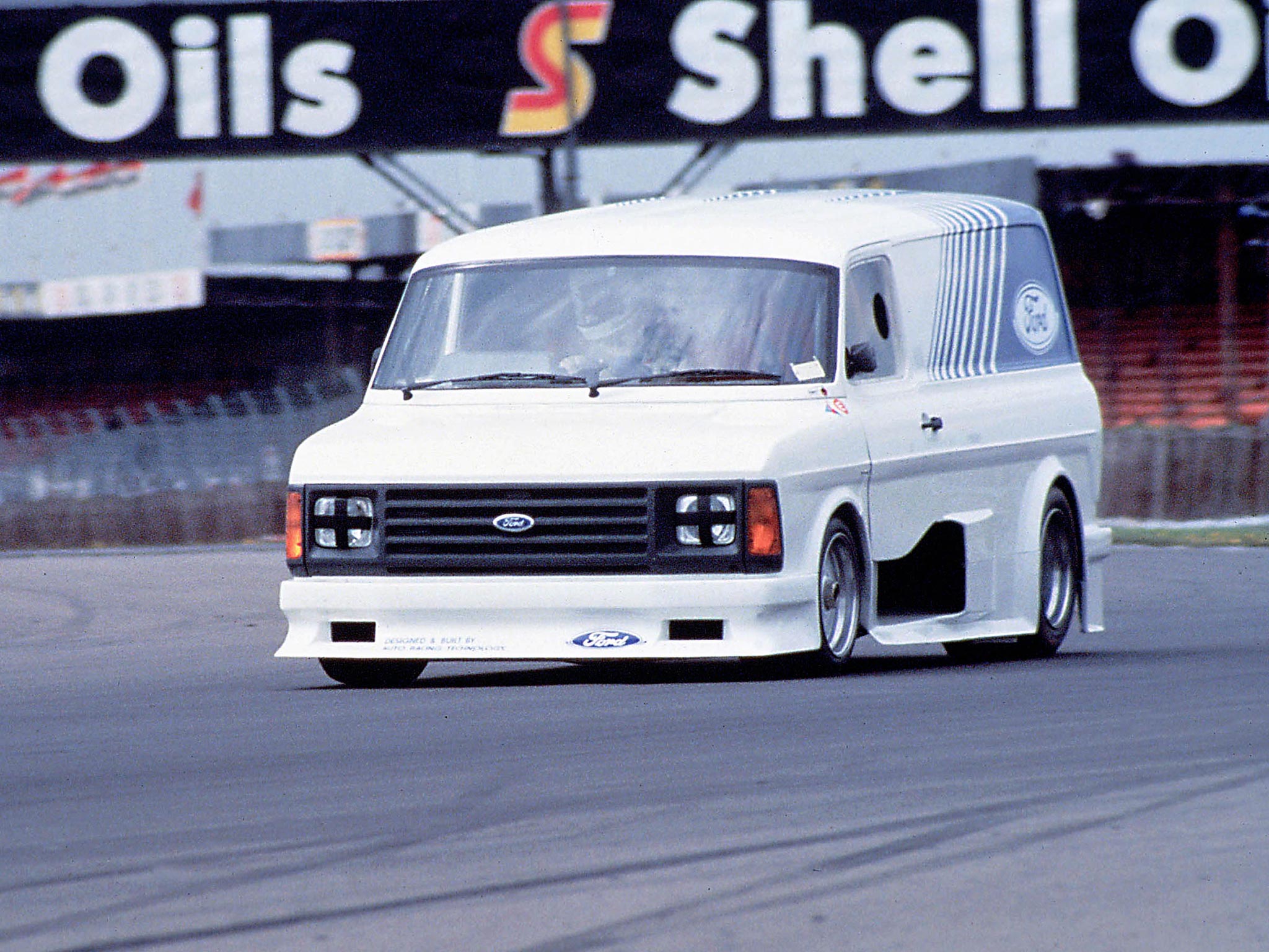3-1984-Ford-Supervan