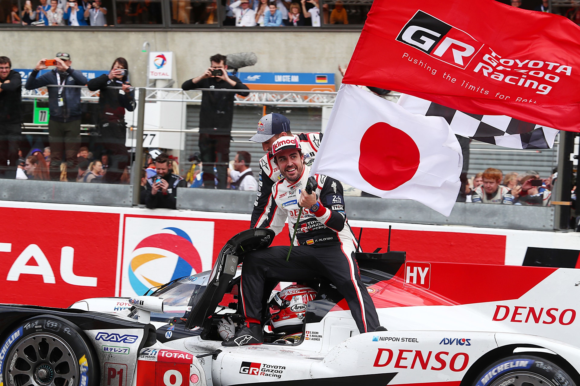 1_Fernando and Jacky: The Call of the Dakar and Le Mans