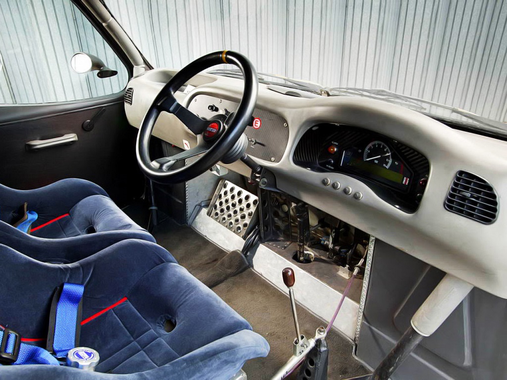 6-Ford-Supervan-interior