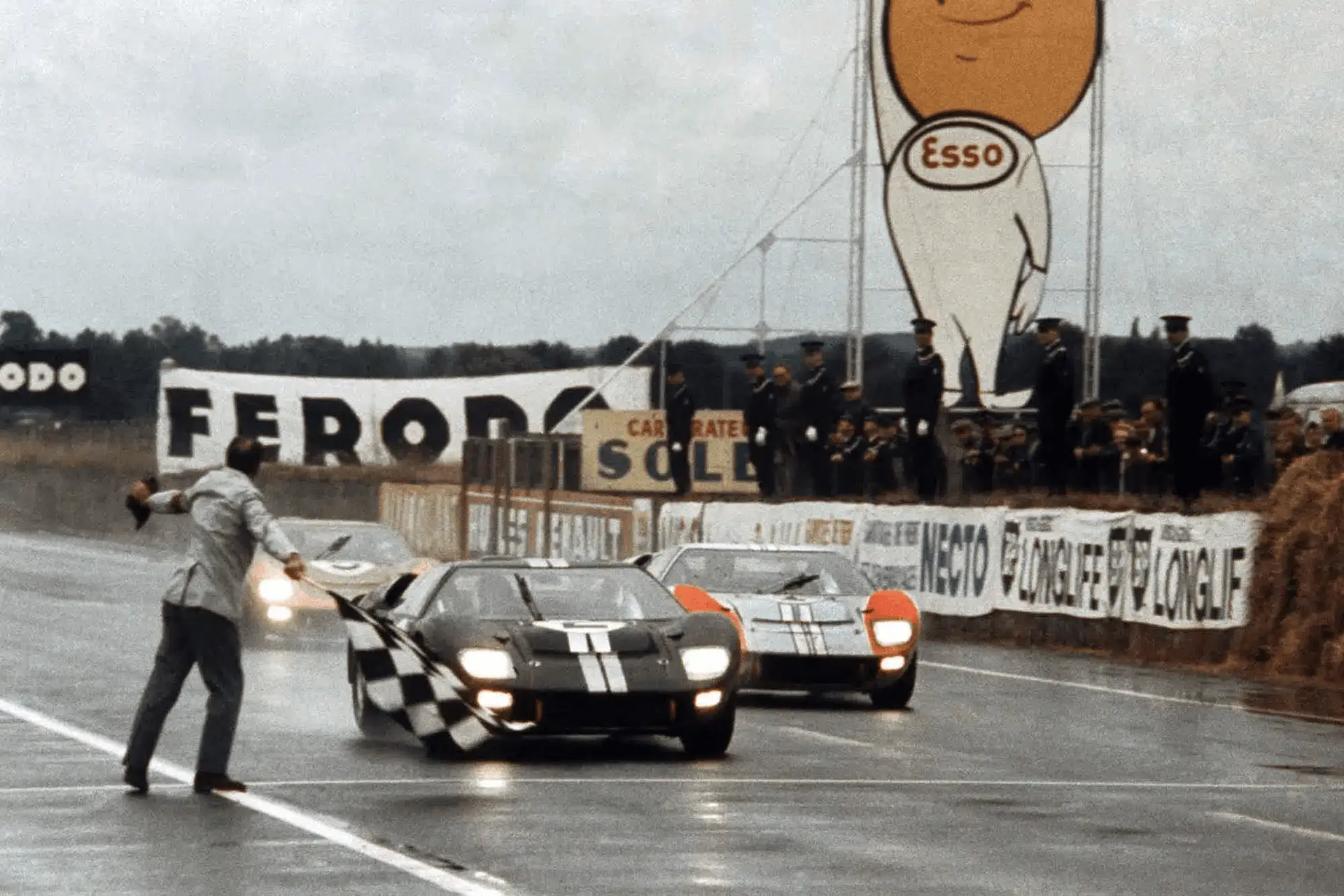 Le Mans Yesterday and Today: Ford image