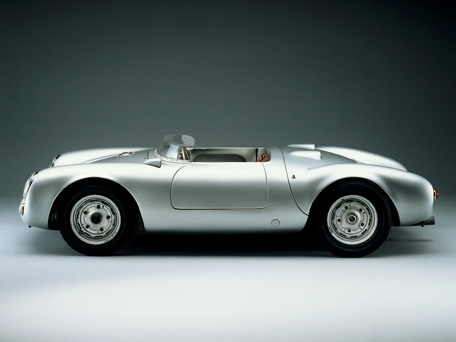 Porsche 550. The Giant Killer image