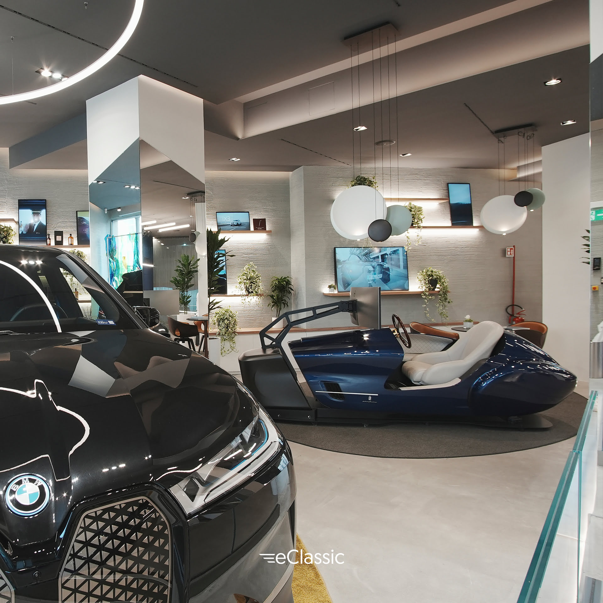 eClassic in the revolutionary BMW Roma Urban Store image