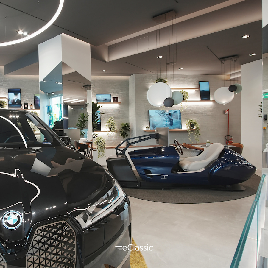 Experience eClassic Driving Simulator at BMW Roma Urban S...