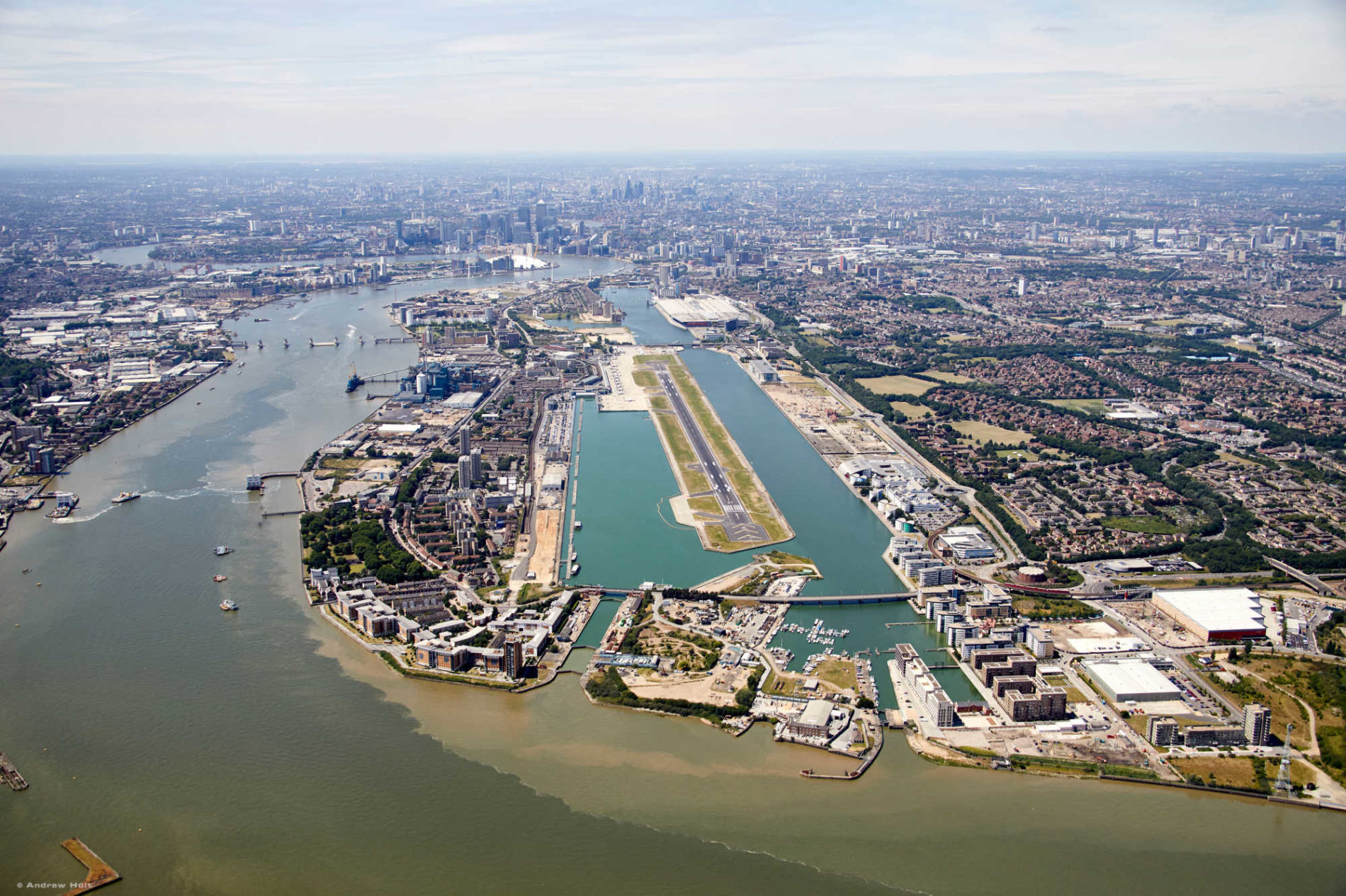 Airport receives London Living Wage Accreditation London City Airport