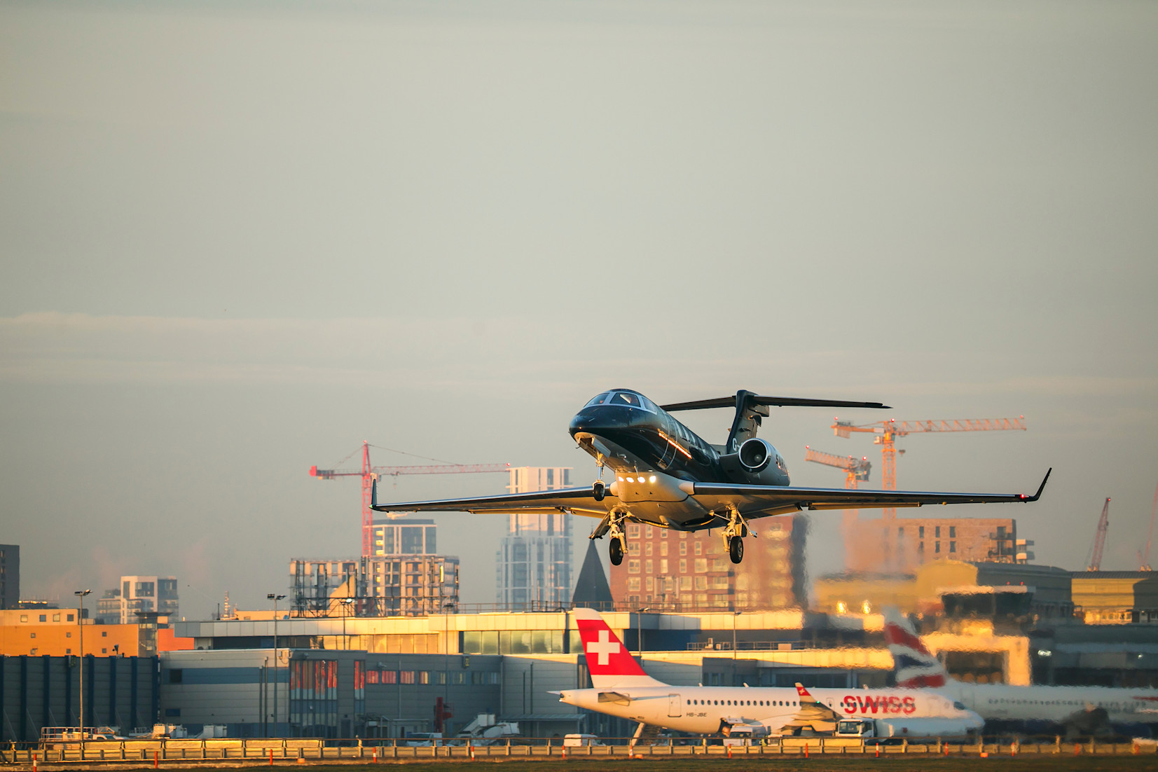 Plane landing at LCY