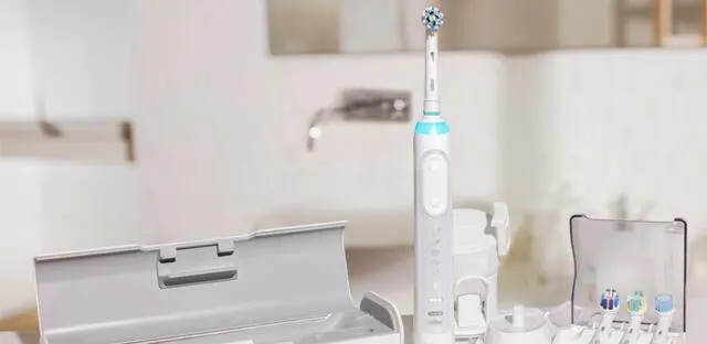 Electric toothbrush or manual toothbrush? article banner
