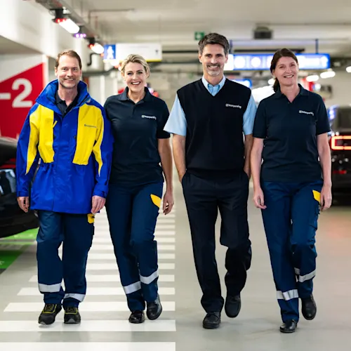 A group of IPK workers in a Parking