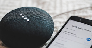 Uppkopplade högtalare och mobiltelefon