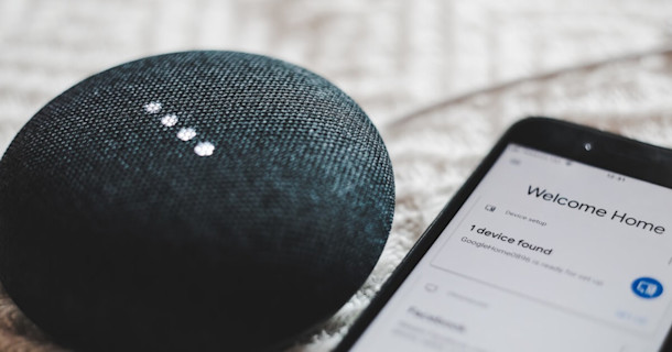 Uppkopplade högtalare och mobiltelefon