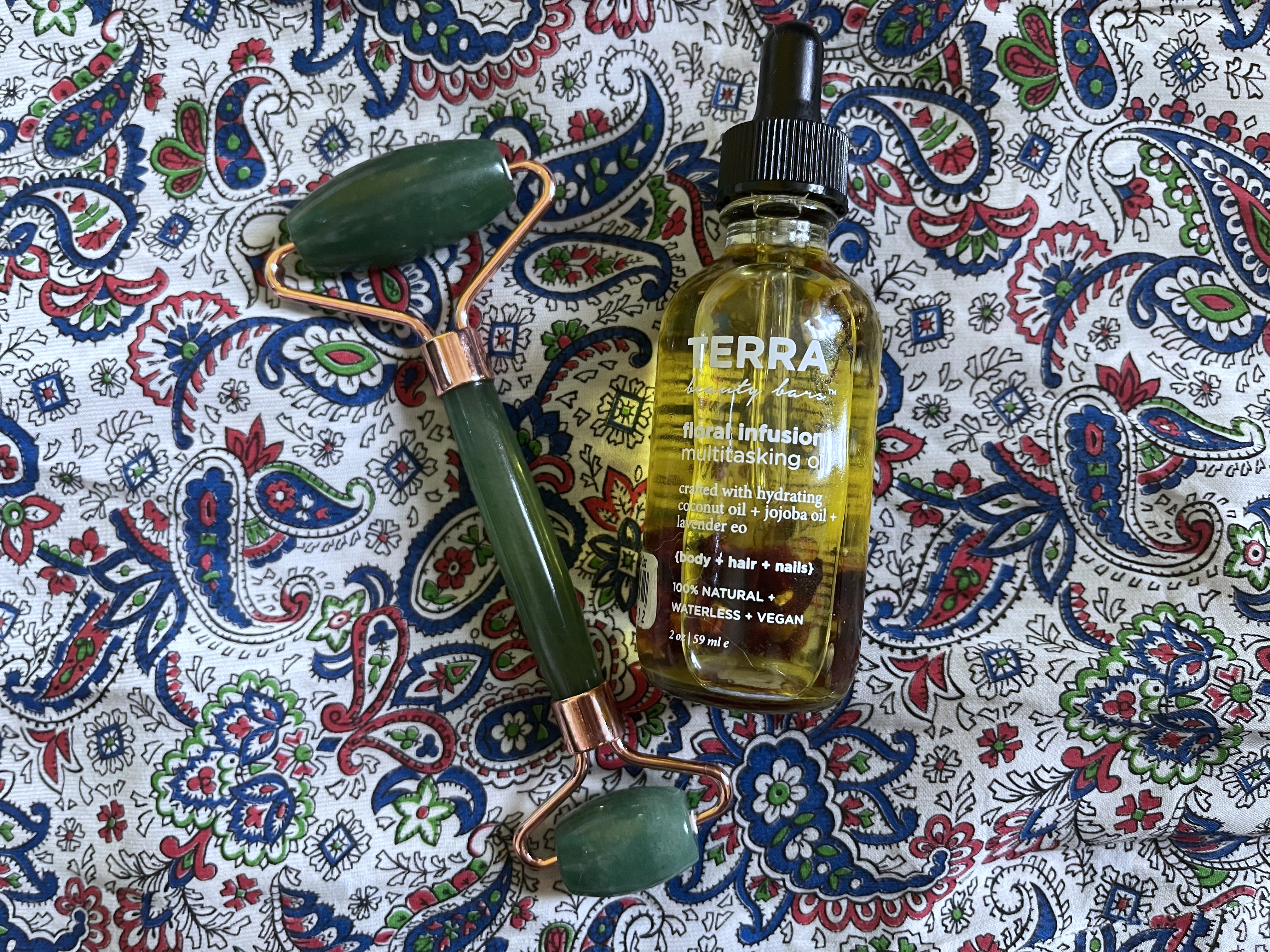 Terra Multitasking Oil and jade roller