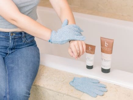 3 Steps For Using Exfoliating Gloves Correctly