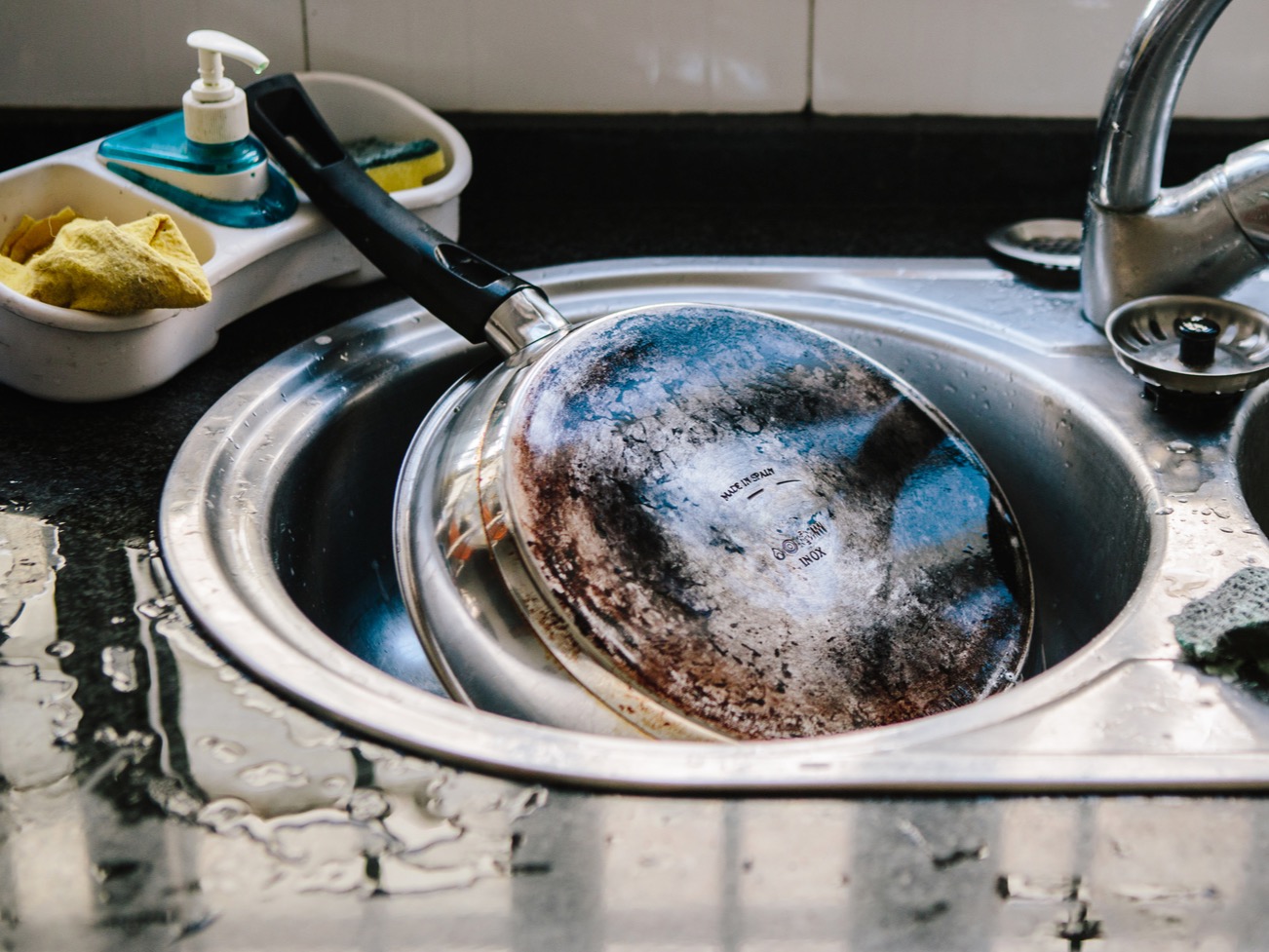 Image of a frying pan in a sink