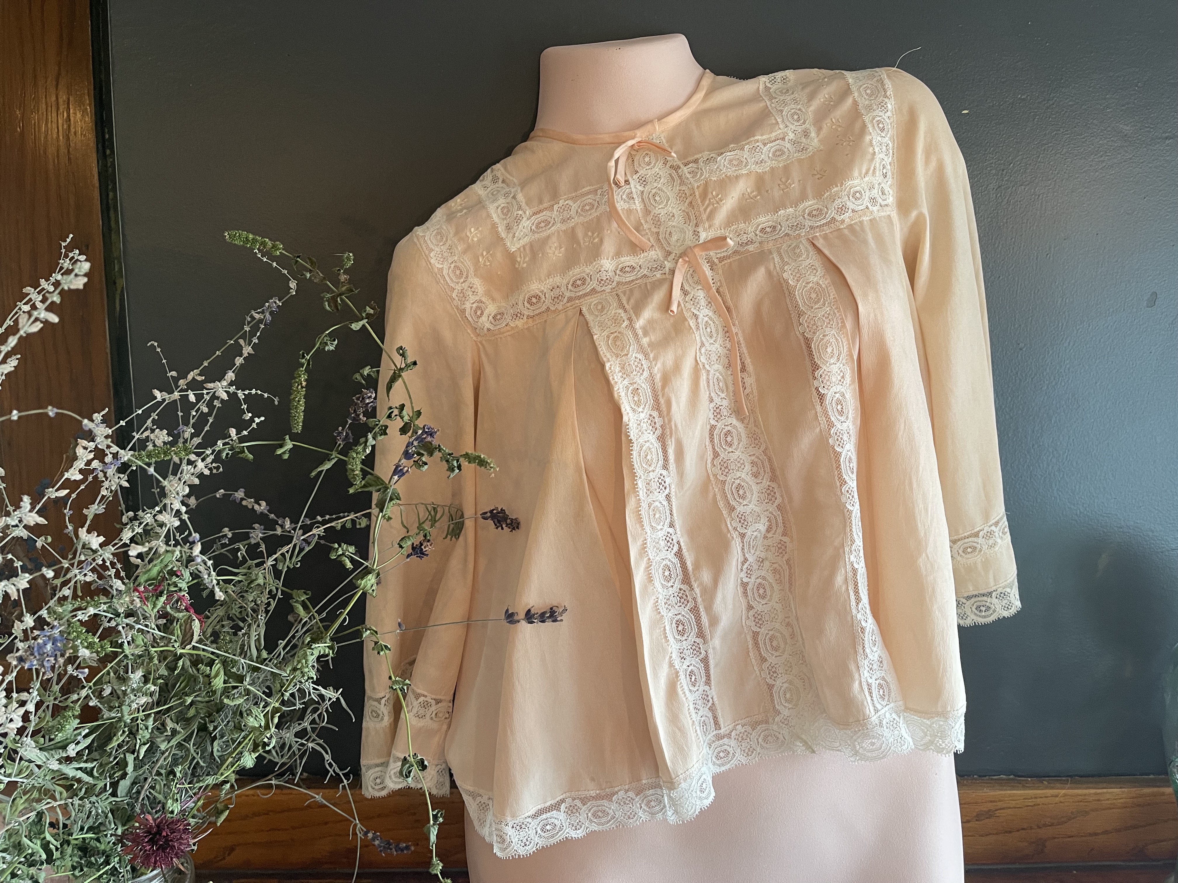 AUTHOR PHOTO's of a PLASTER NUDE vintage lace top