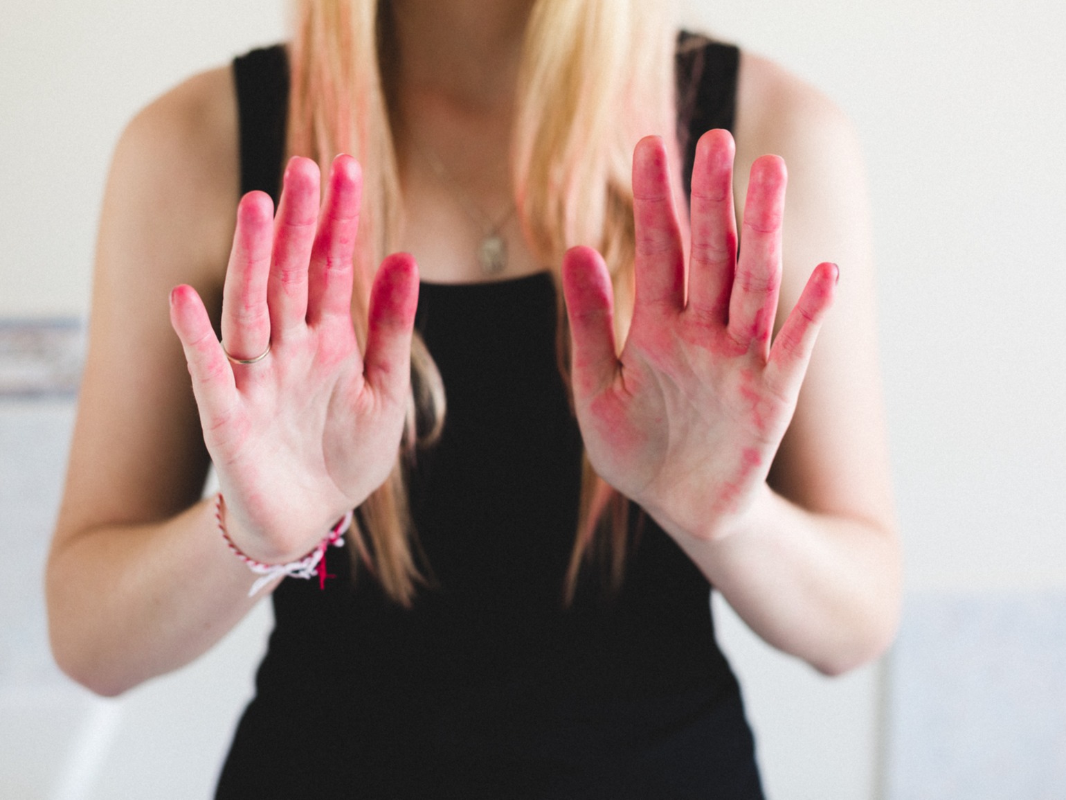 Safest Way to Remove Dye Transfer Stains From Colored & White Clothes With  Vinegar