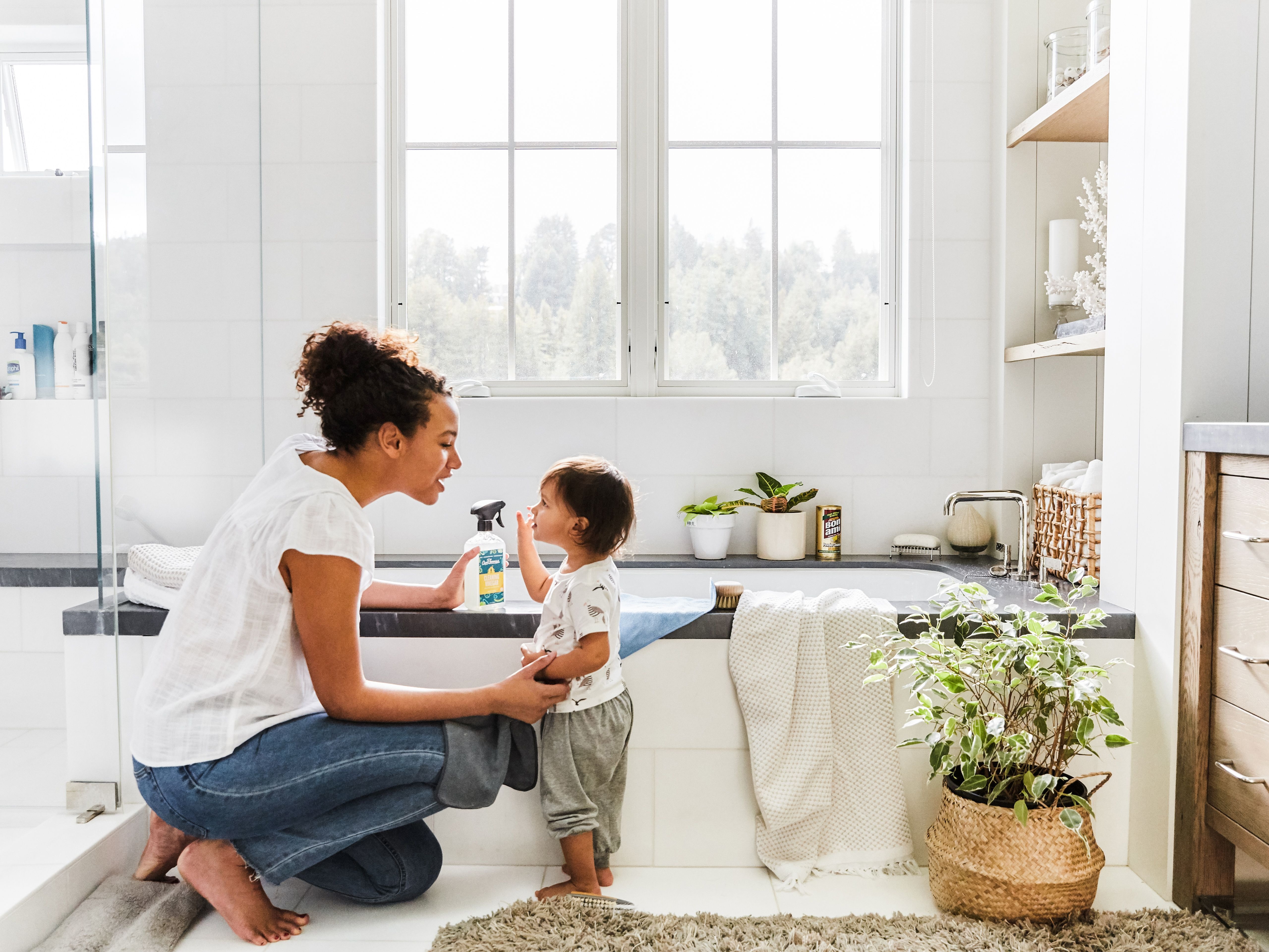 Mom likes to keep her bathroom neat and tidy. See her 9 simple