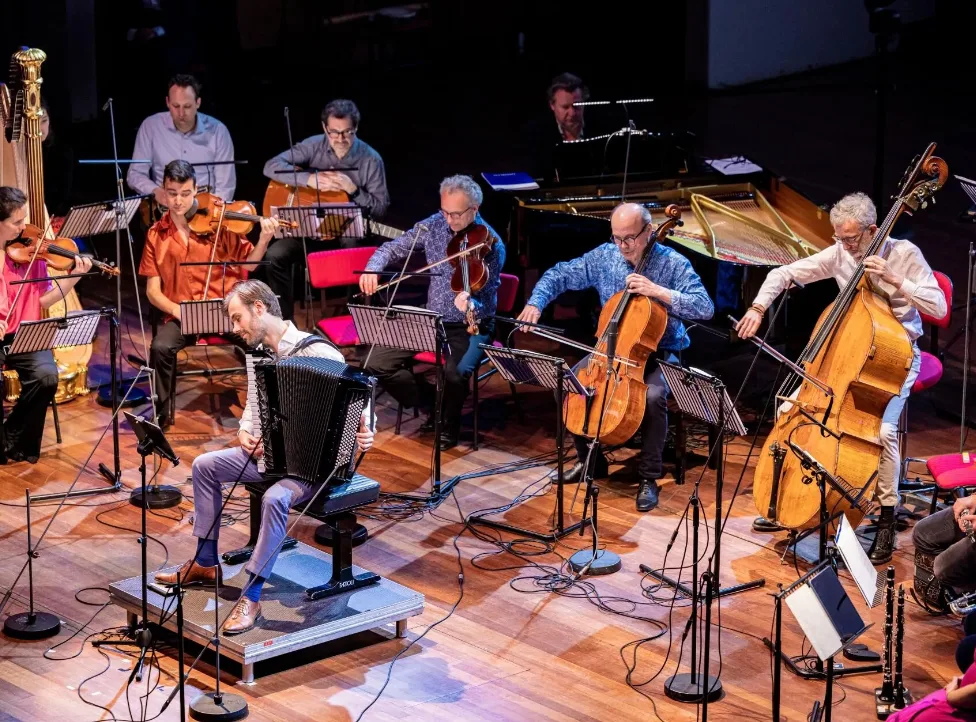 Vincent van Amsterdam & LUDWIG Kamerorkest