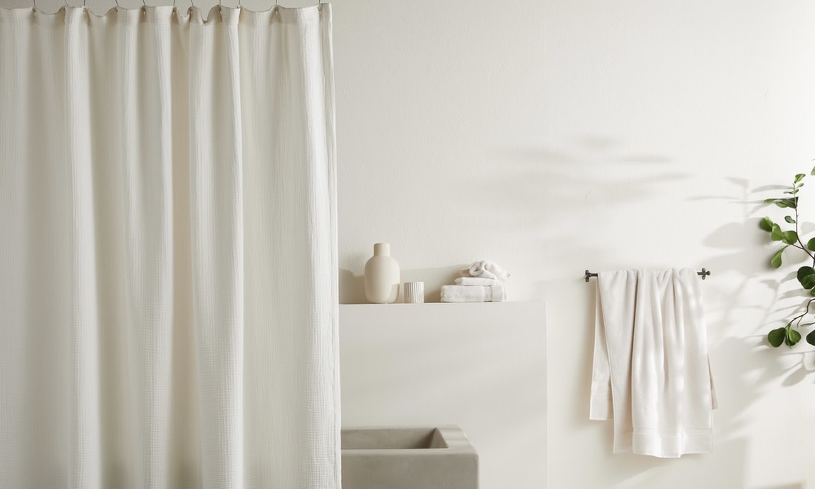 Guide To Shower Curtains Get Know, What Is The Length Of A Standard Size Shower Curtain