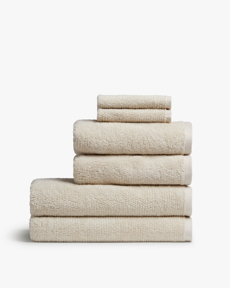 https://images.ctfassets.net/ltric1hkjv72/26aCwCzdw6EXREKPtTpDH4/e814e97b755daaf818db86f1c331922e/organic-cotton-towels_flax_cpg_8269.jpg?fm=jpg&fl=progressive