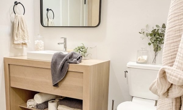 Small bathroom design with bathroom accessories