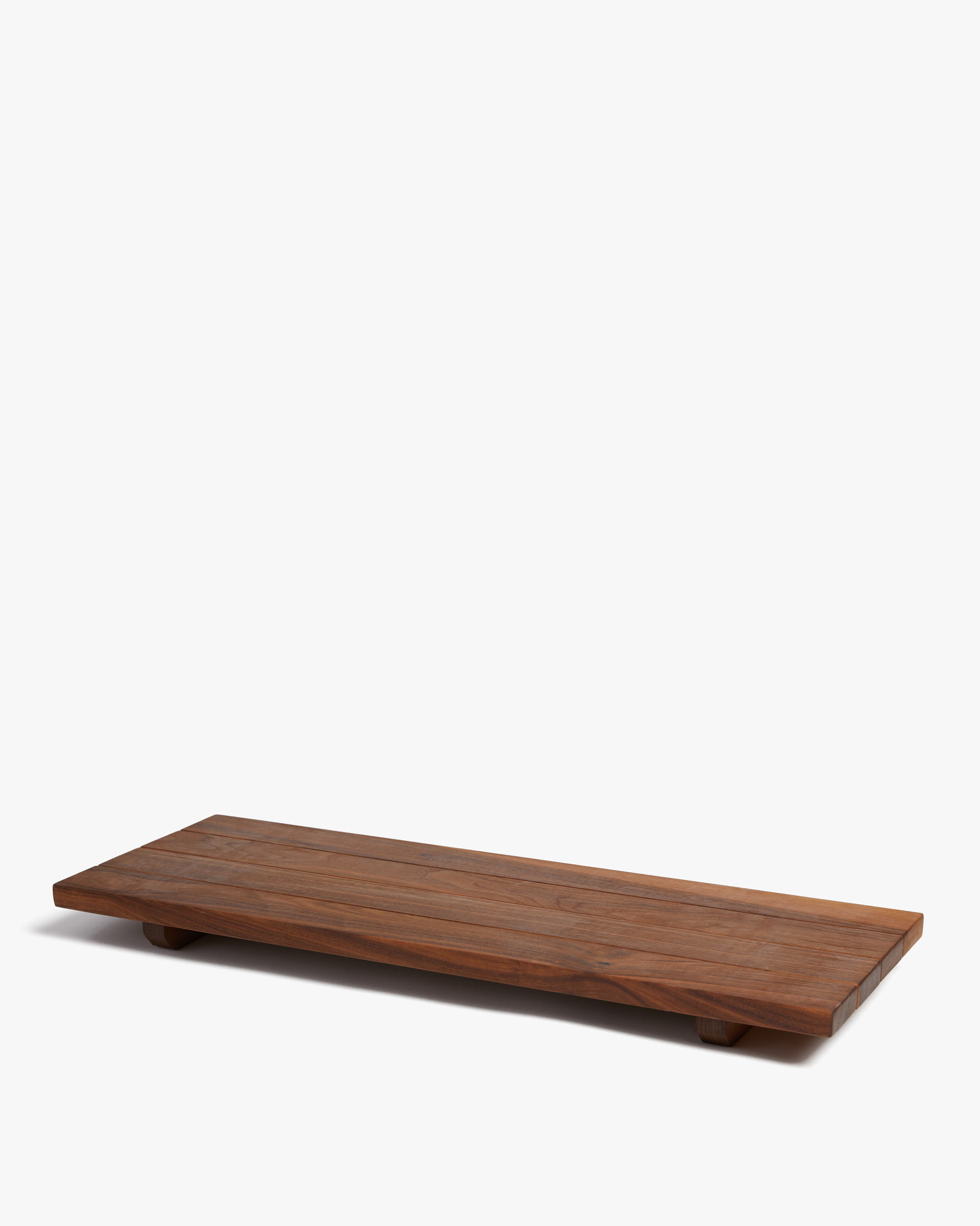 https://images.ctfassets.net/ltric1hkjv72/3SenDXgTWpfPL2gbMpDj8C/ce43d6d5a05a9f886d2984fc63b6917a/bathtub-caddy_walnut_lightbox_cpg_5594.jpg