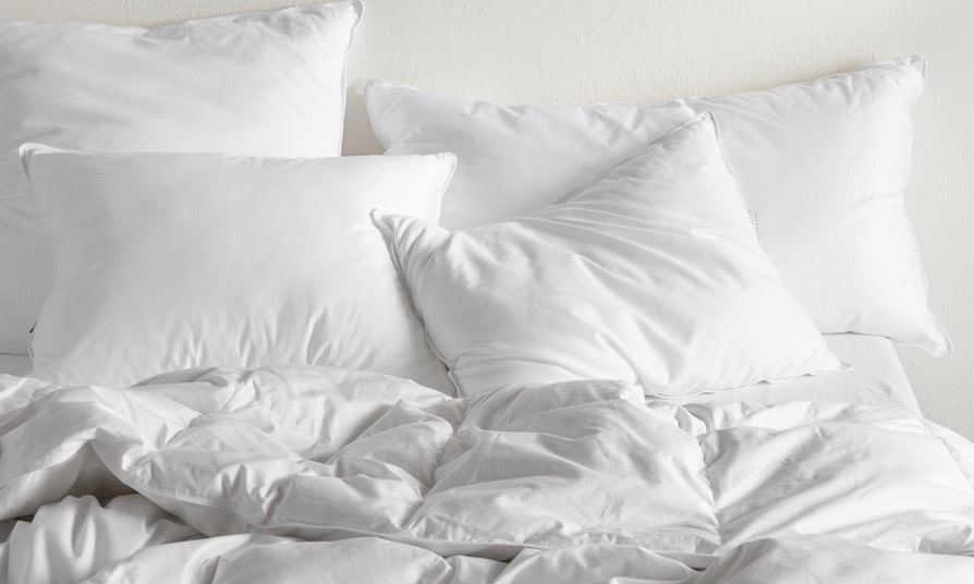 Is a Cotton Pillow Better than a Down Pillow? A Cotton-Filled