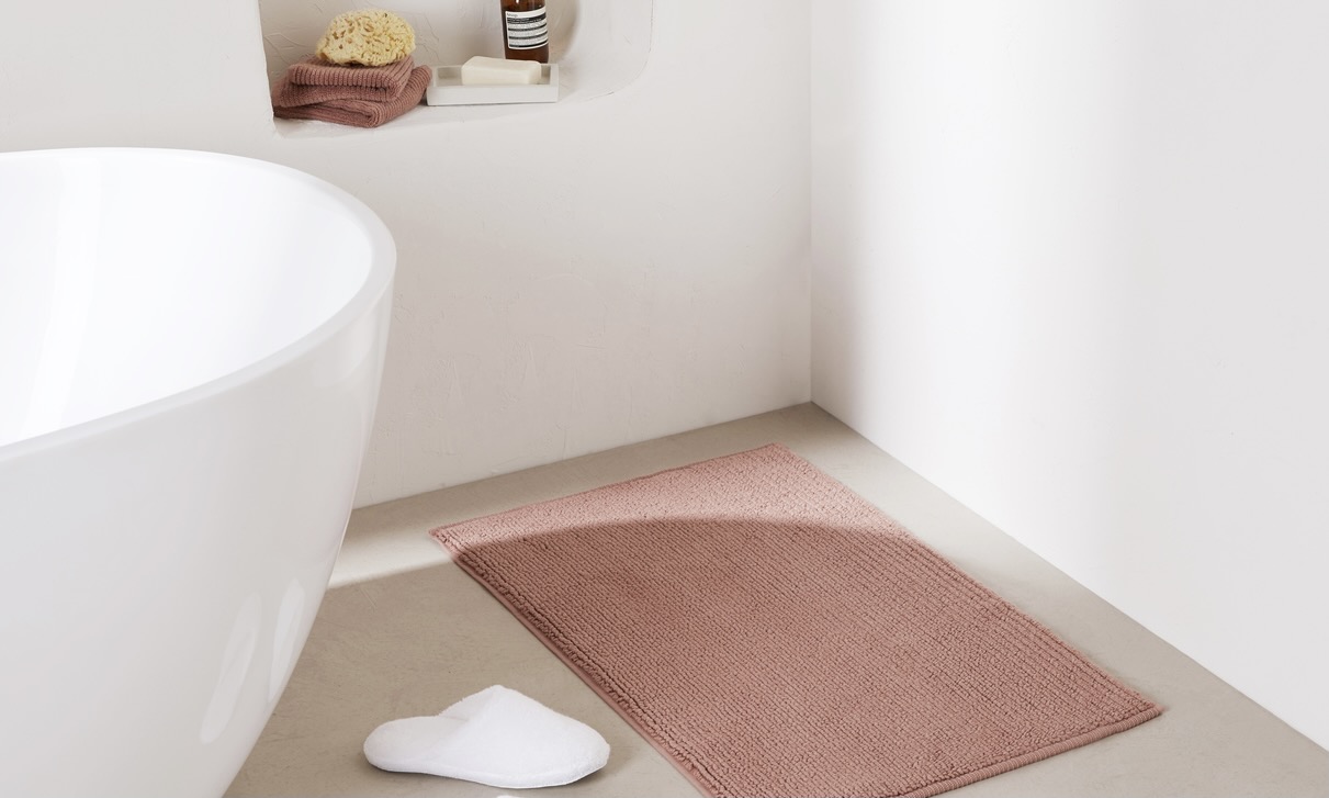 Look We Love: Using Real Rugs in the Bathroom