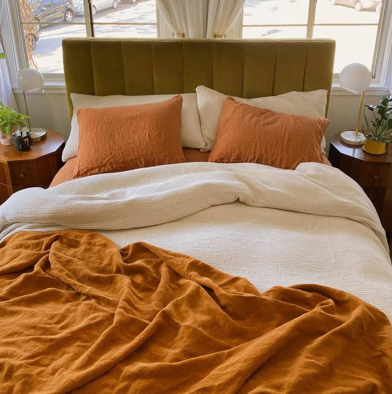 instagram user @ashleyhosmer 's terra and bone colored bed