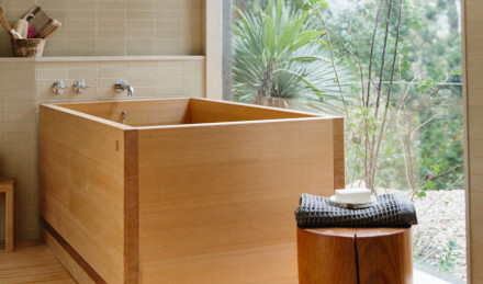 Wooden tub 