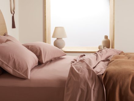 Percale Fitted Sheet Shown In A Room